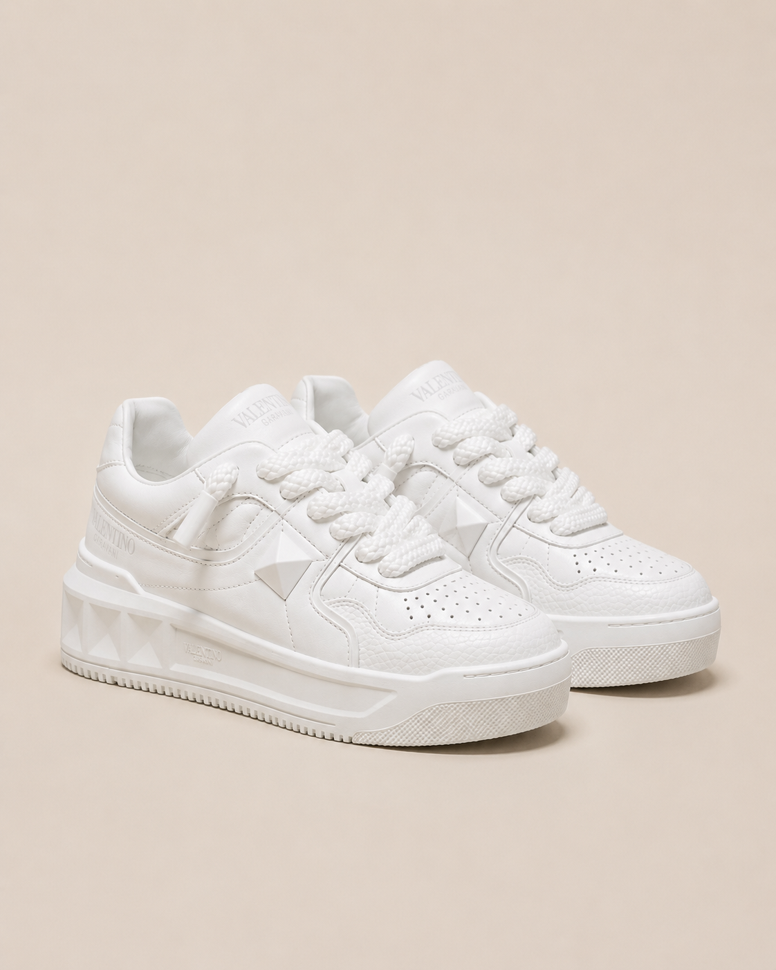 Valentino One Stud XL White - pair 3/4