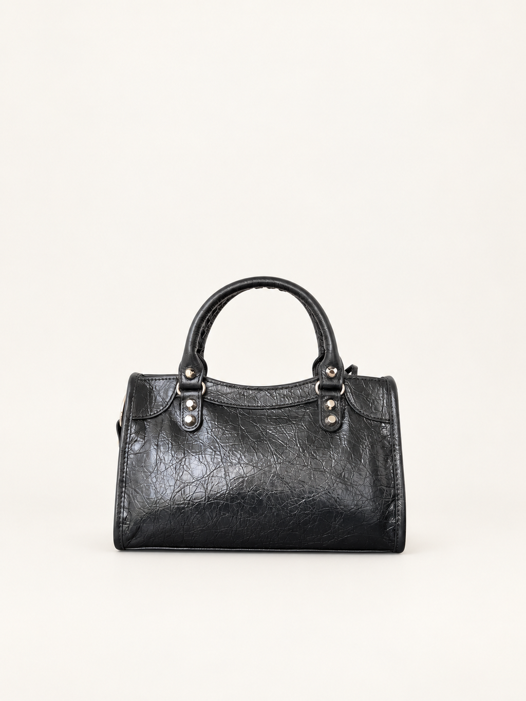 תיק נשים Balenciaga City Mini שחור – גב על רקע שנהב