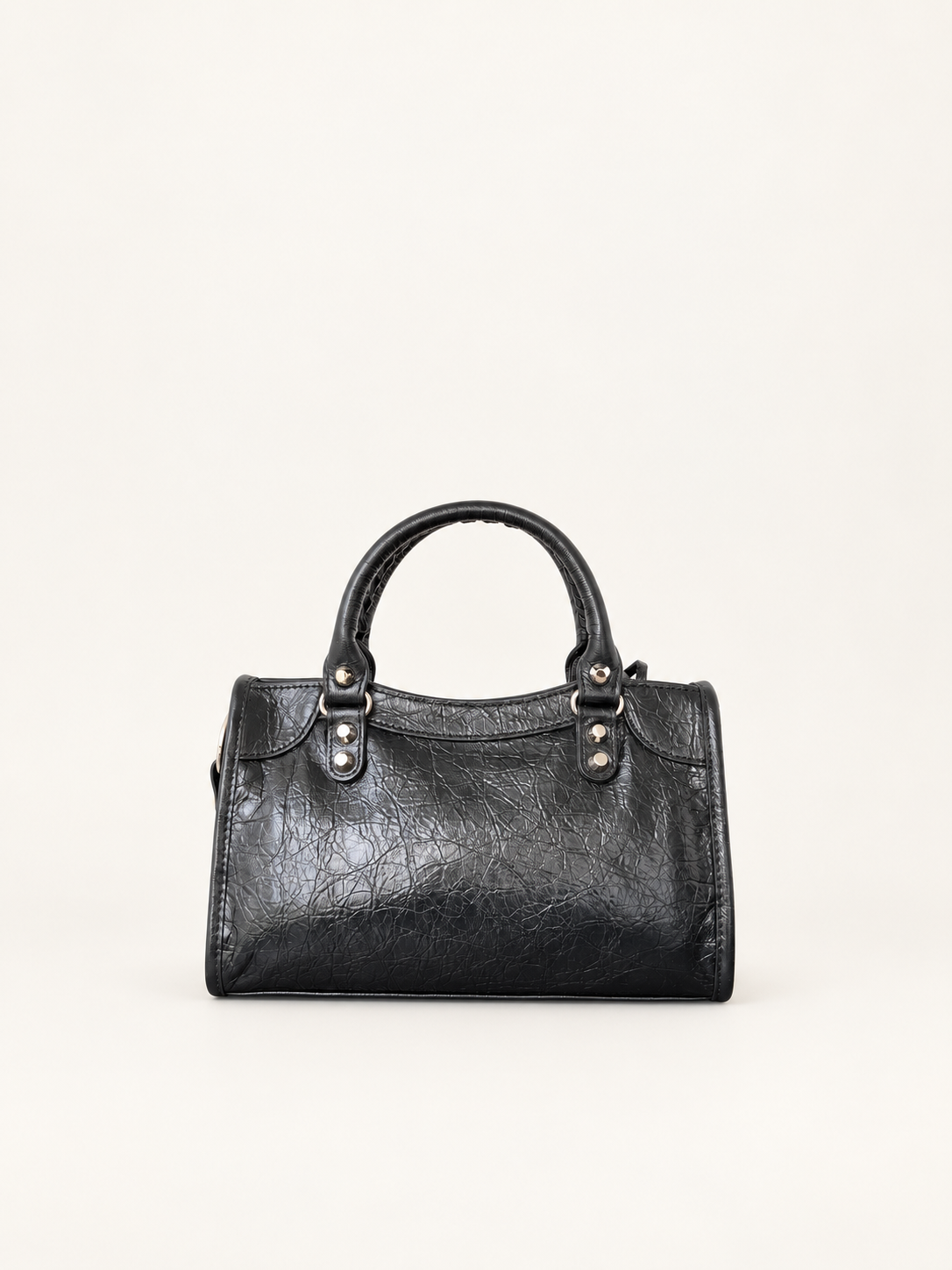 תיק נשים Balenciaga City Mini שחור – גב על רקע שנהב