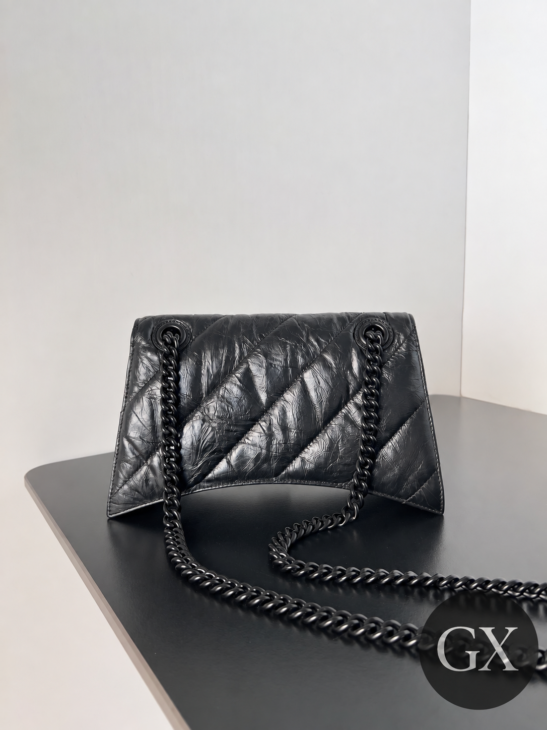 תיק Balenciaga Crush Monogrammed Shoulder שחור – גב בסביבה המקורית עם GX