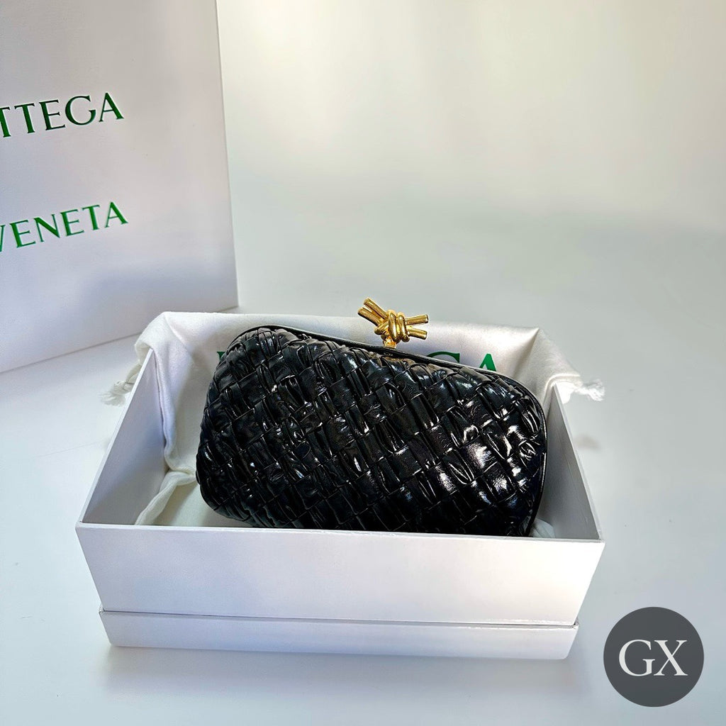 Bottega Knot Clutch שחור - חזית