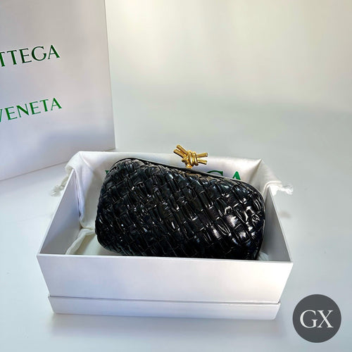 Bottega Knot Clutch שחור - חזית