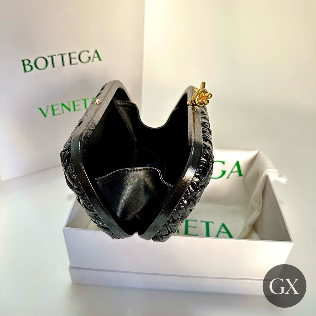 Bottega Knot Clutch שחור - פנים