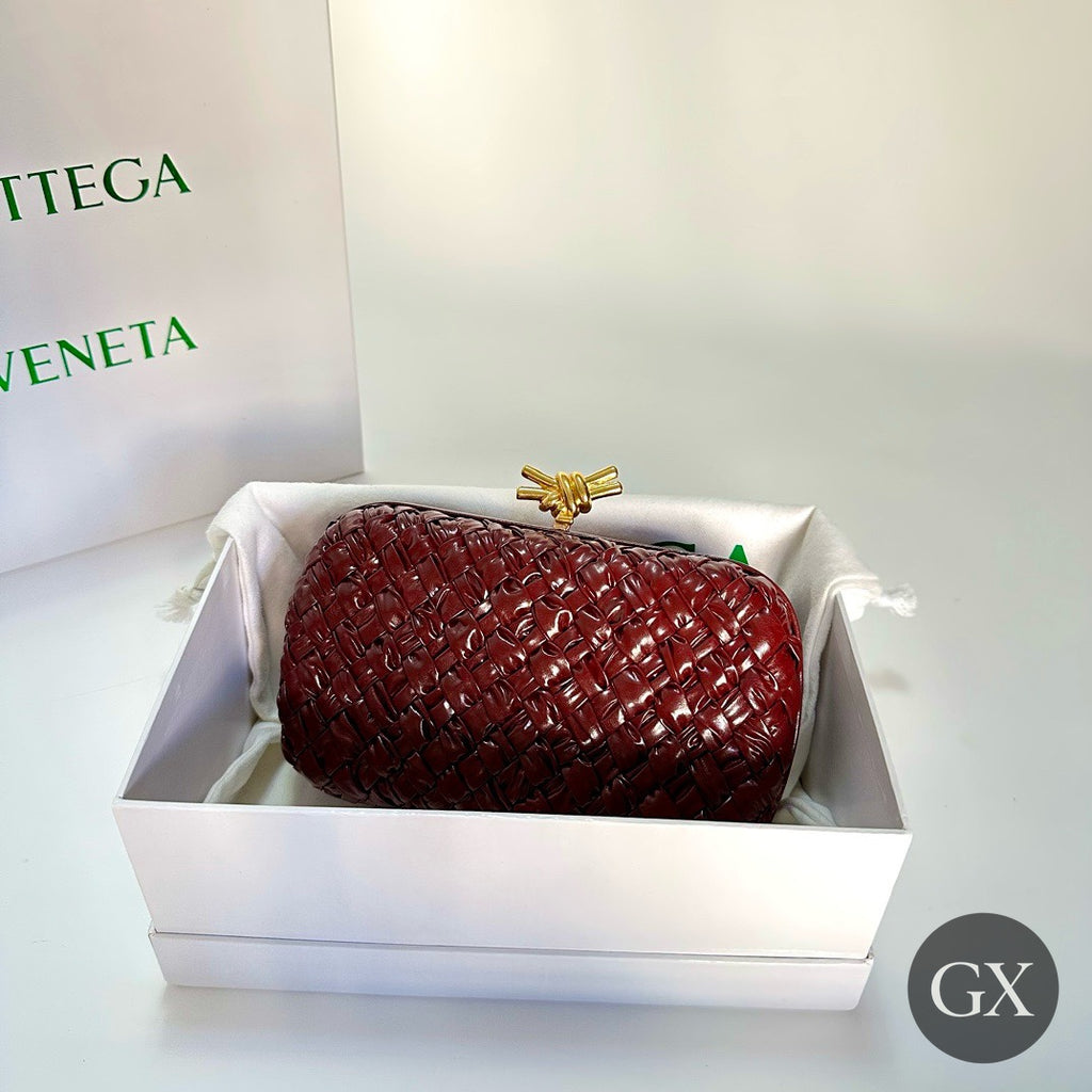 Bottega Knot Clutch בורדו - חזית