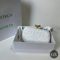 Bottega Knot Clutch לבן - חזית