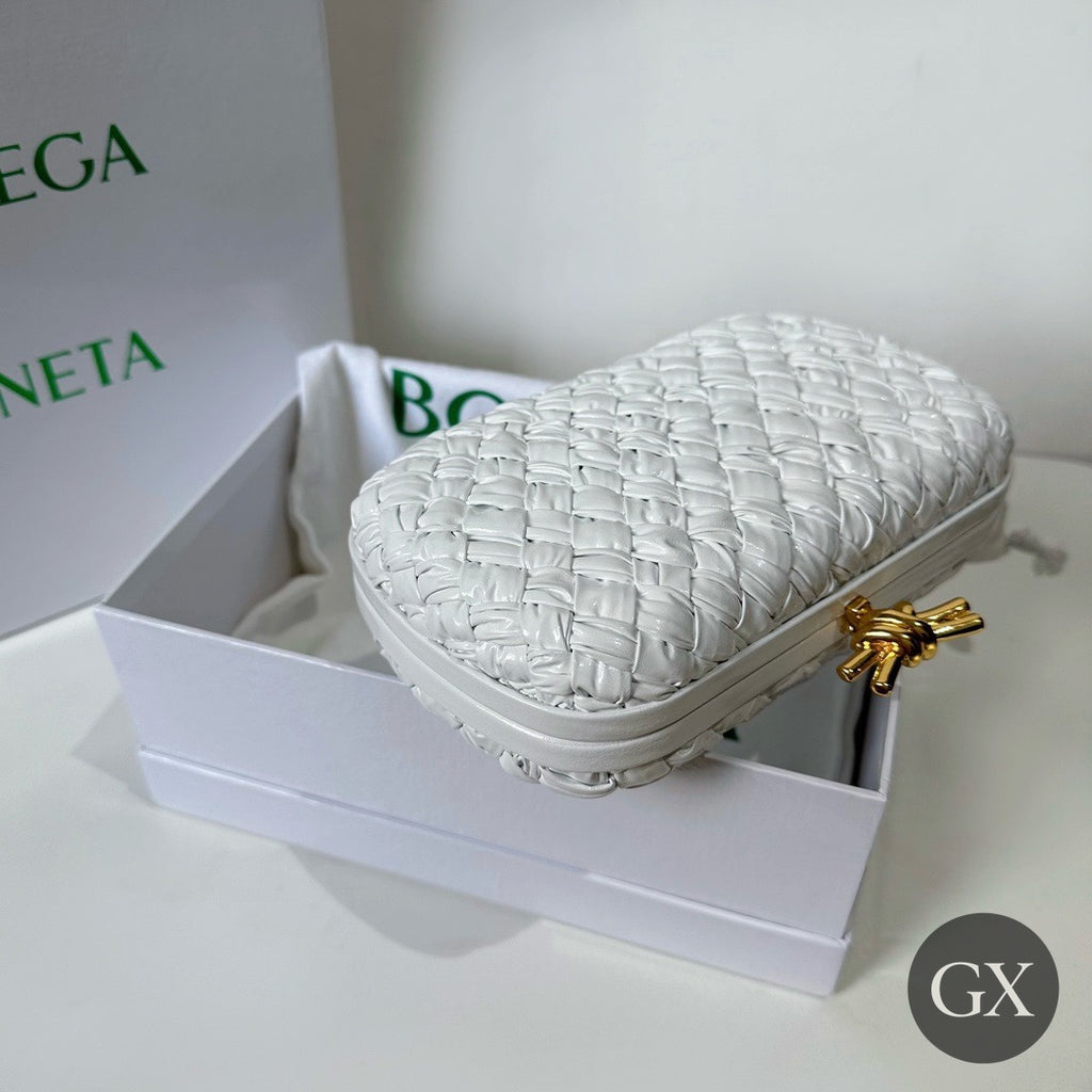 Bottega Knot Clutch לבן - צד