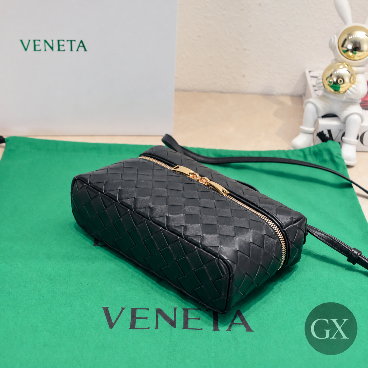 Bottega Veneta Bang Bang Vanity Case Black – original setting detail GX