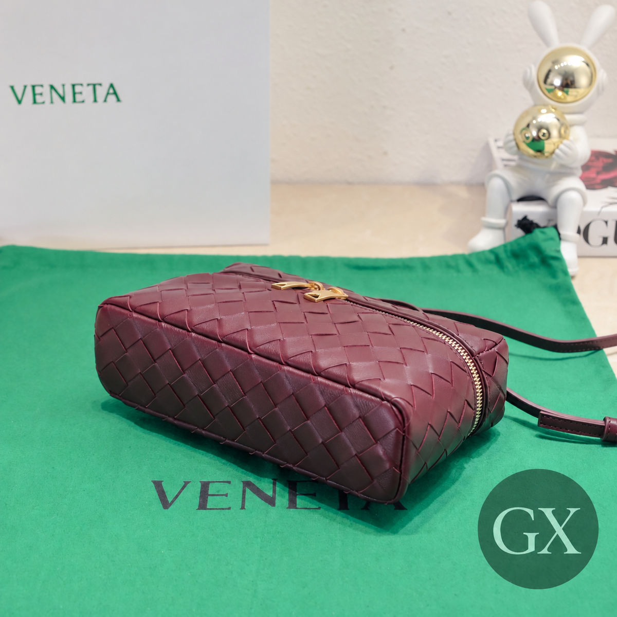 Bottega Veneta Bang Bang Vanity Case Burgundy – original setting detail GX