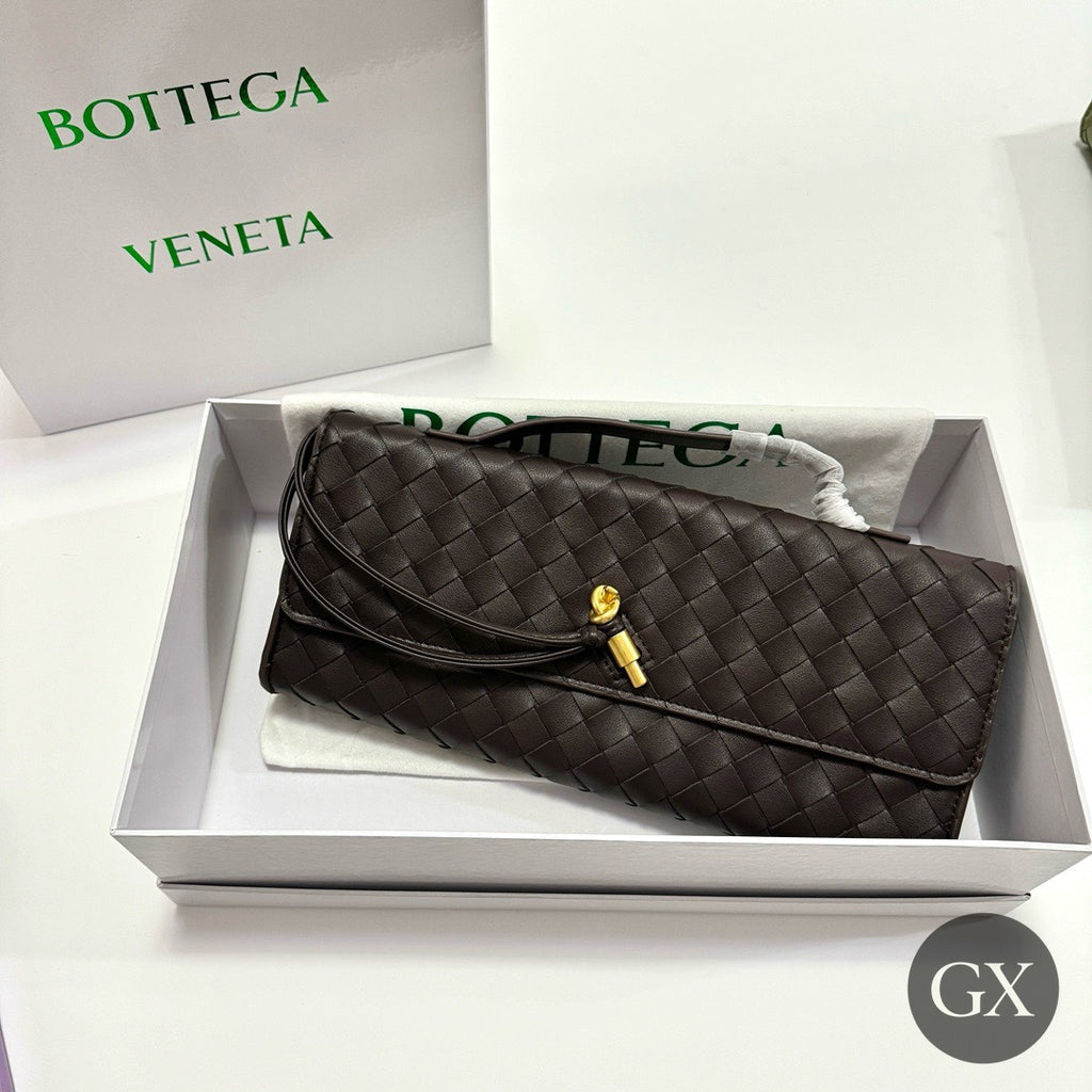 Bottega Veneta Intrecciato Clutch - Brown