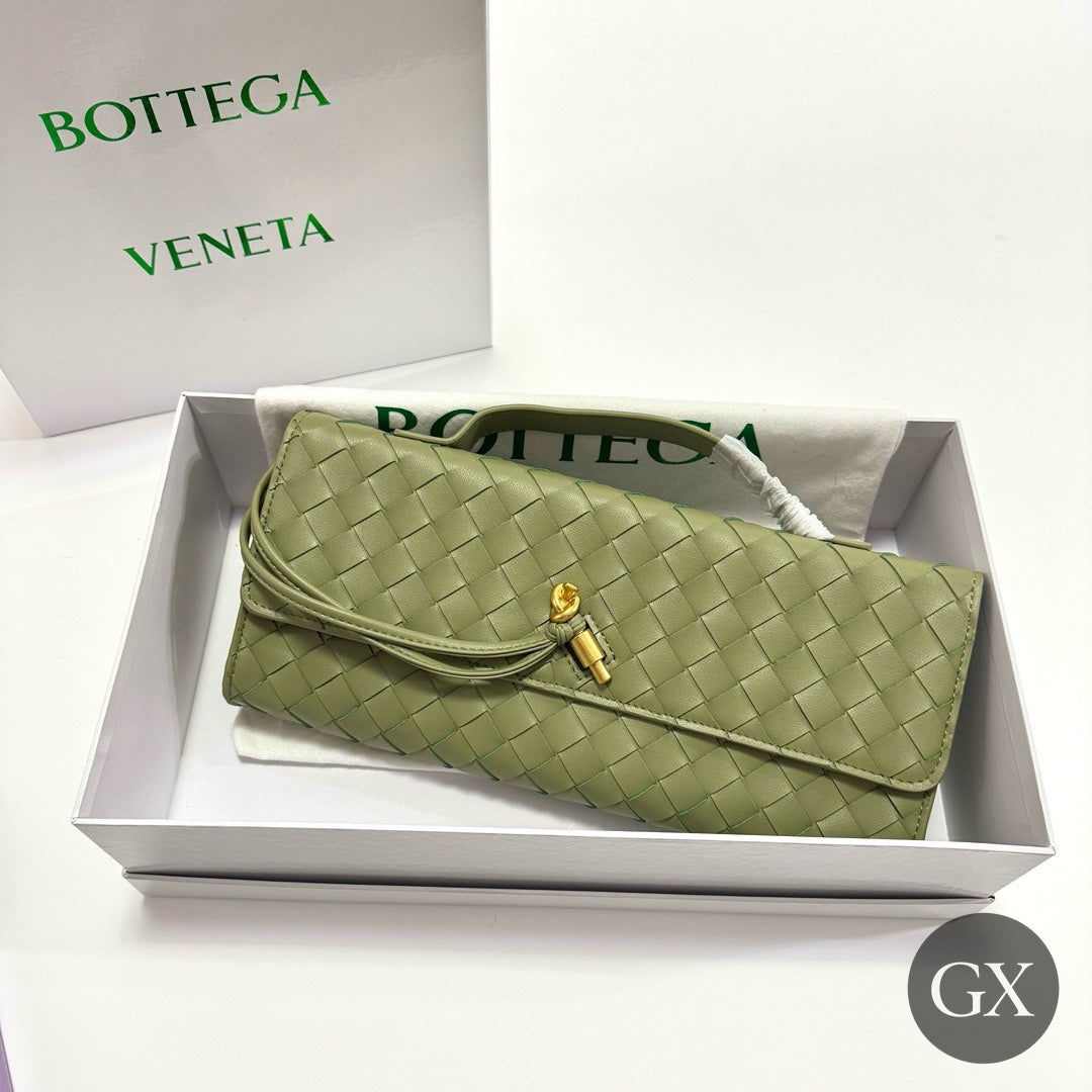 Bottega Veneta Intrecciato Clutch - Sage