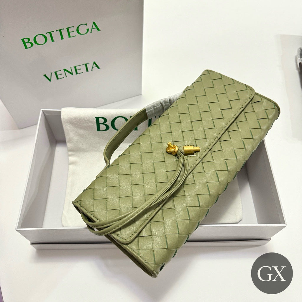 Bottega Veneta Intrecciato Clutch - Sage