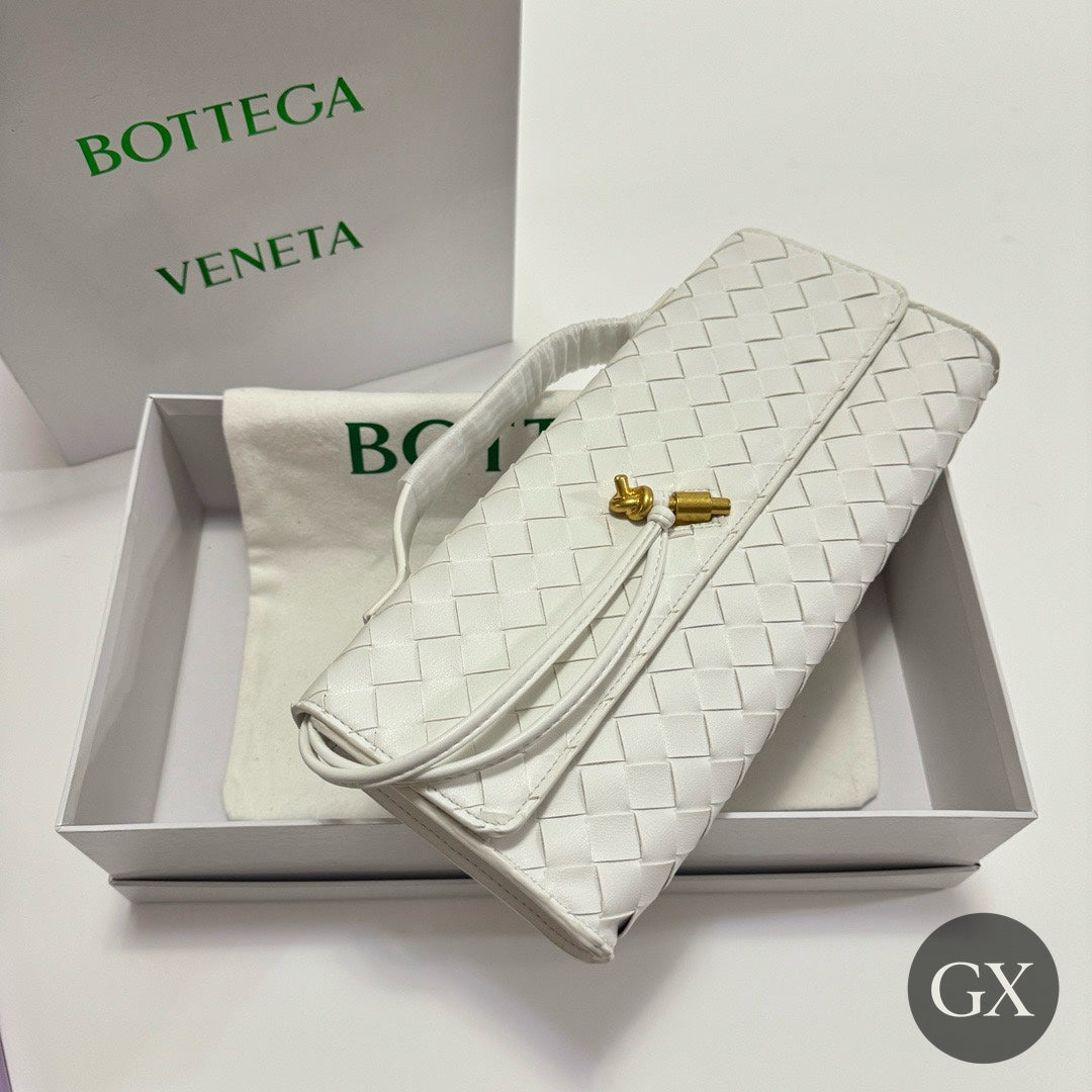 Bottega Veneta Intrecciato Clutch - White