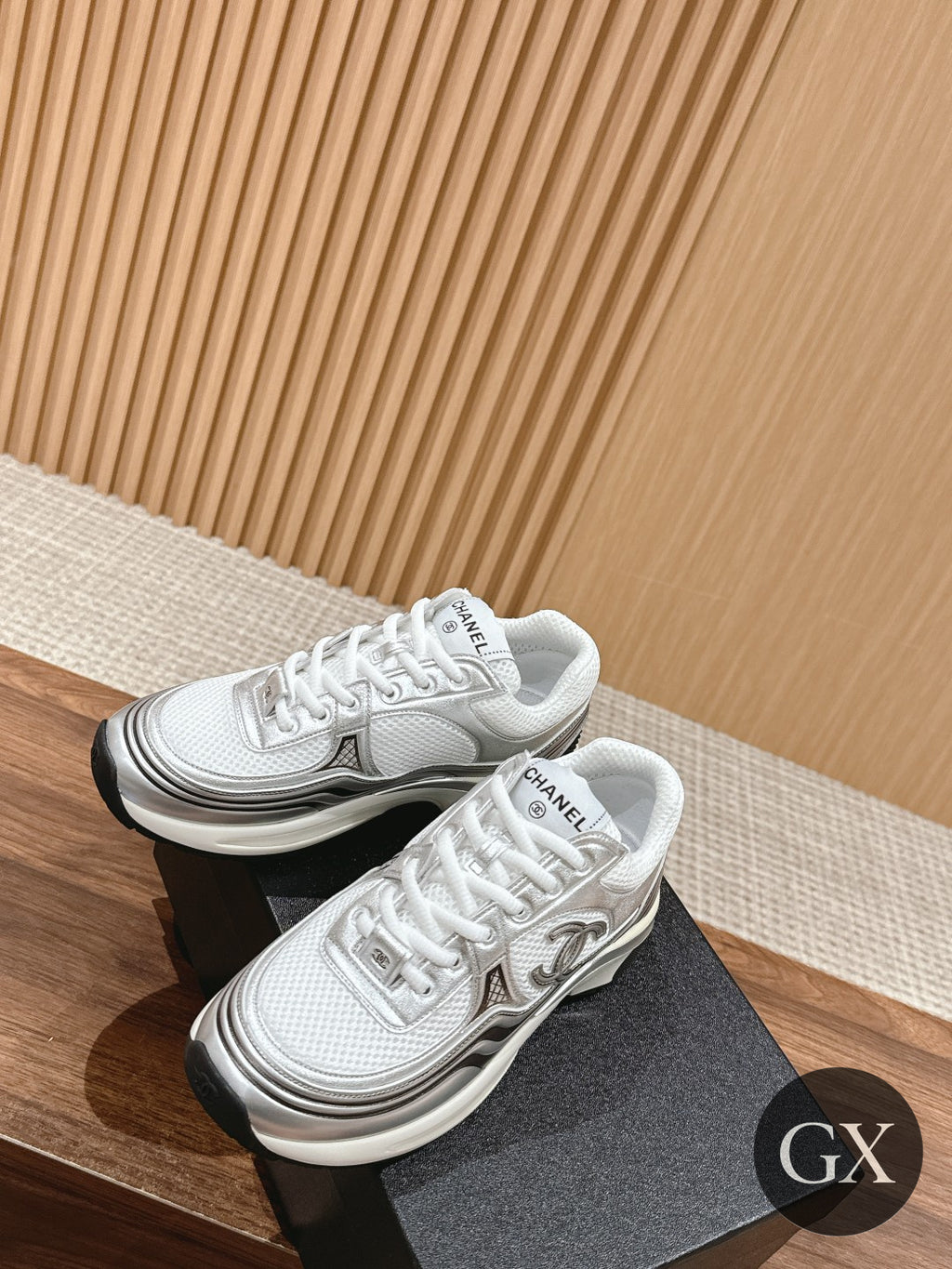 CC Metallic Runner Sneakers Silver – GX detail