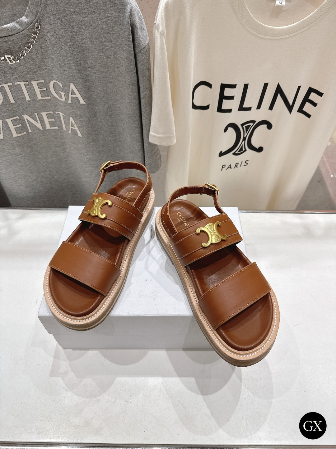Celine Triomphe Double-Strap Backstrap Sandal – קאמל – תמונת מקור