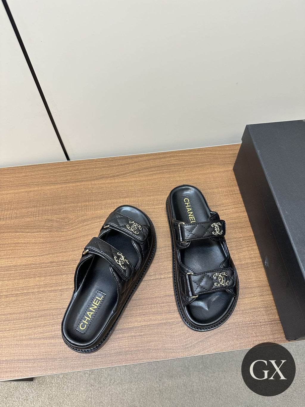 CC Quilted Velcro Sandals – Black – תמונה 3