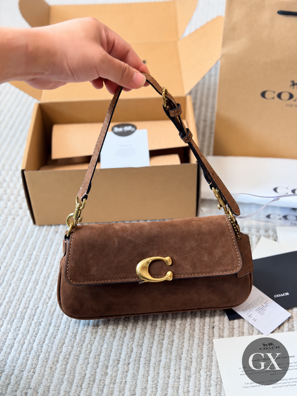 Coach Suede Jet חום – חזית בצילום המקורי עם לוגו GX