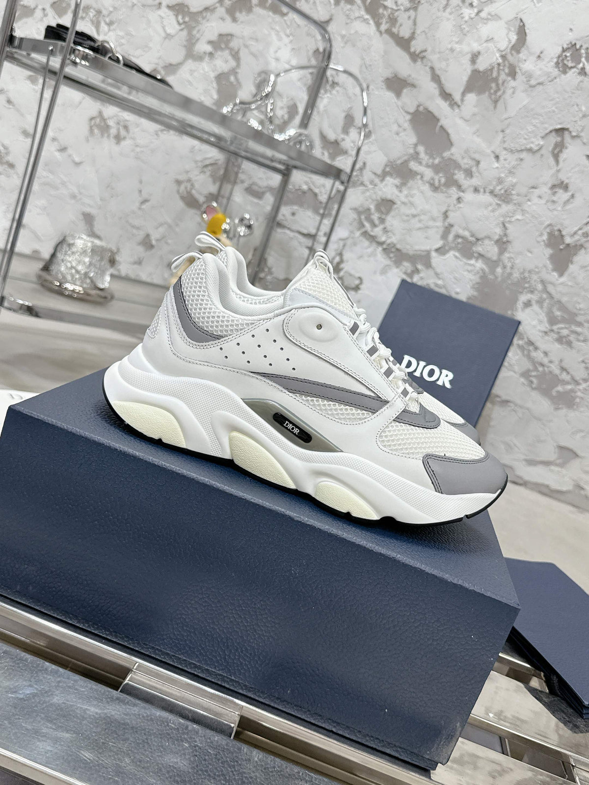 B22 Sneaker – White & Grey