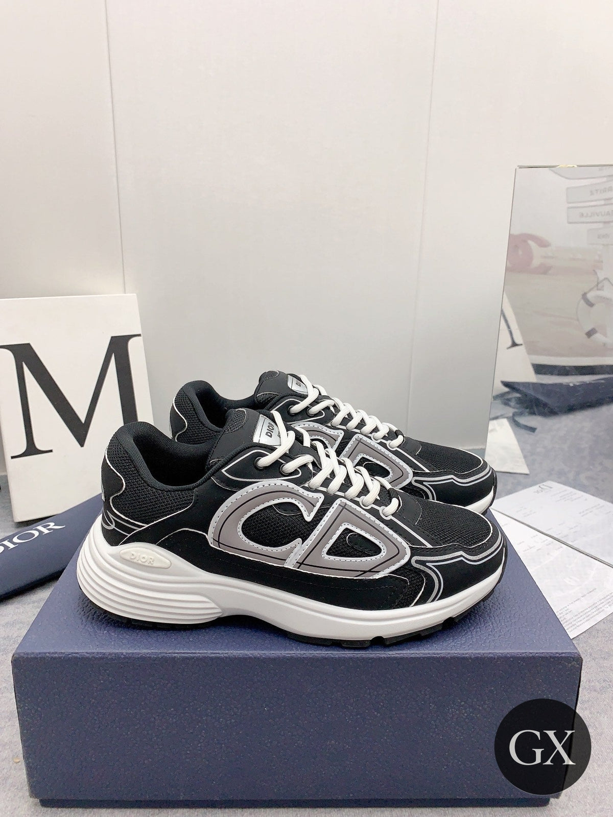 Dior B30 White Black – צילום אמיתי עם לוגו GX