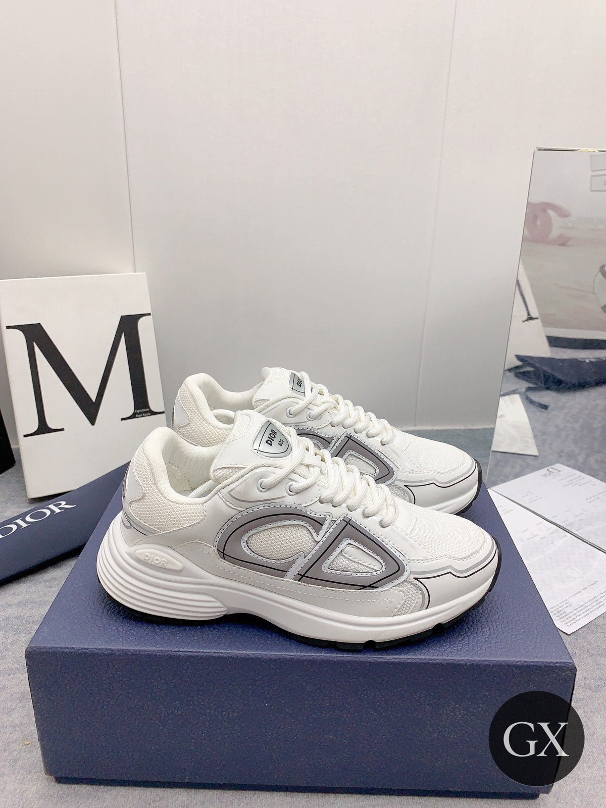 Dior B30 White Silver – צילום אמיתי עם לוגו GX