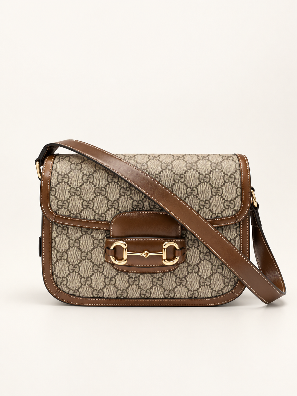 Gucci Horsebit 1955 Medium shoulder bag in beige and brown GG Supreme - front view