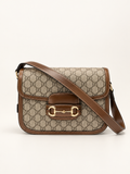 Gucci Horsebit 1955 Medium shoulder bag in beige and brown GG Supreme - front view