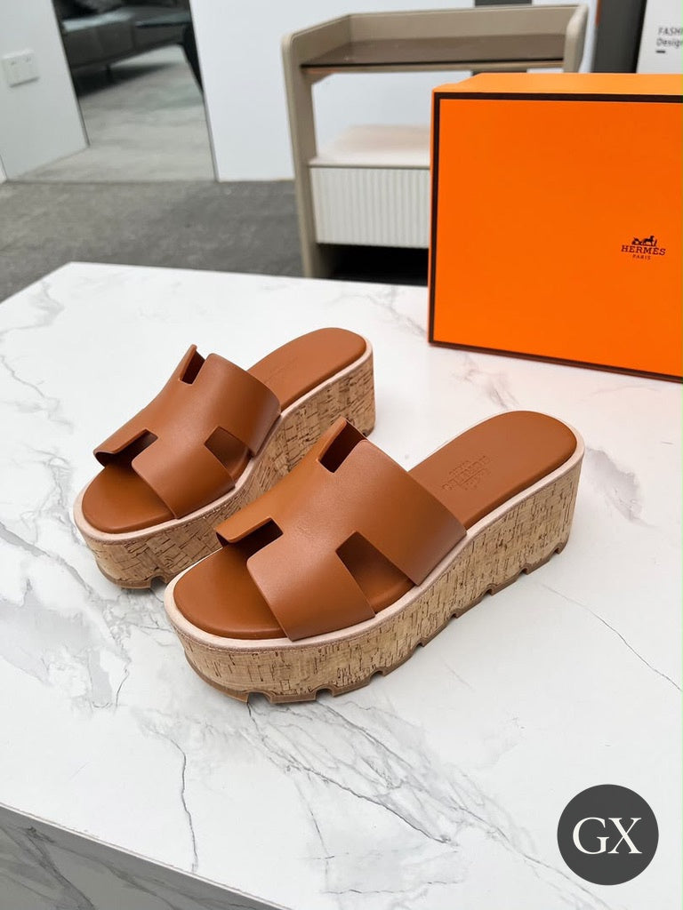 Hermès Eze 30 Sandal Naturel - original photo with Gallery X logo