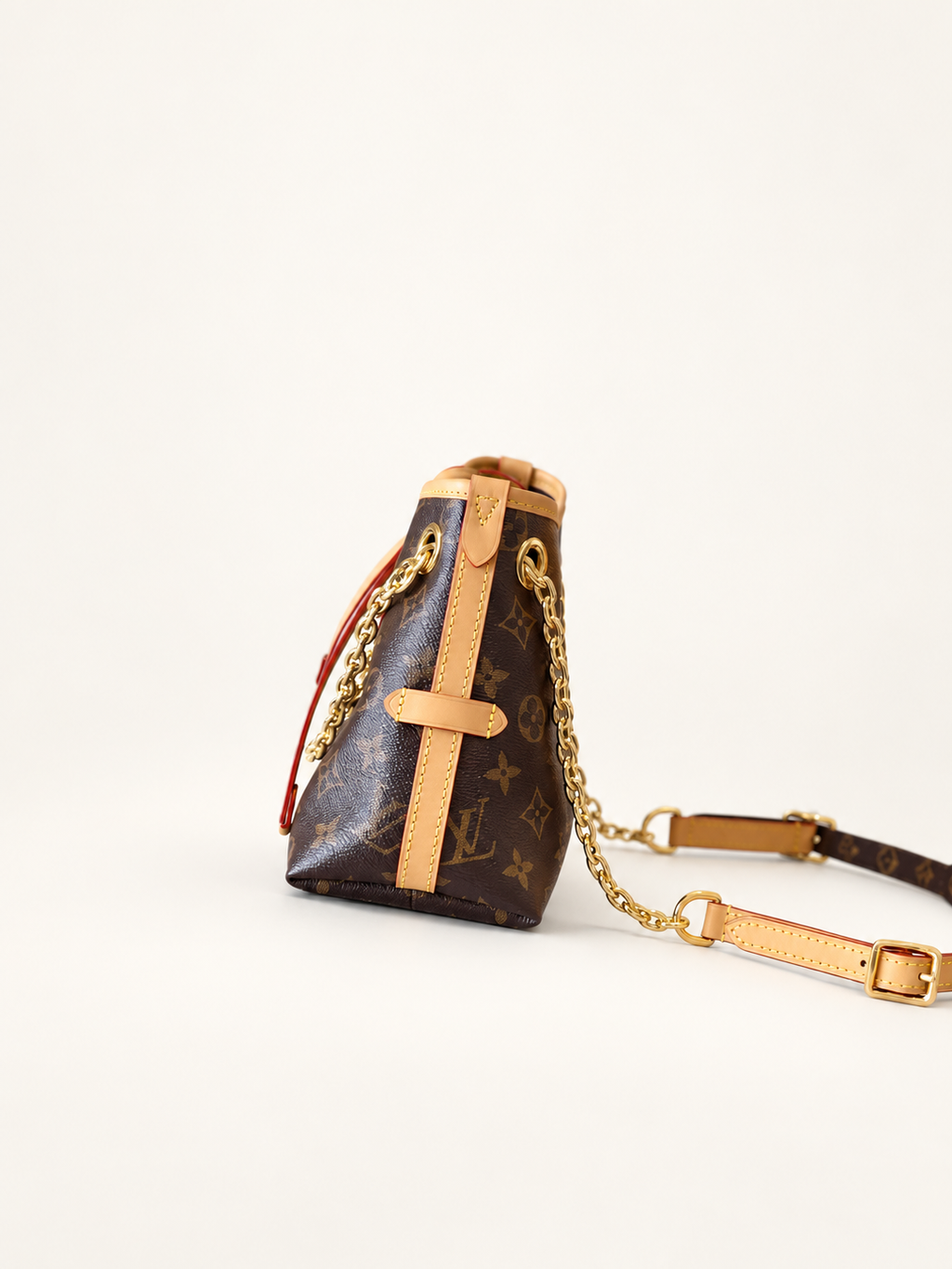 תיק Louis Vuitton CarryAll BB Monogram – מבט צד