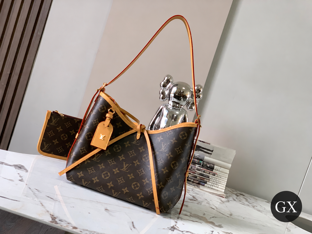תיק Louis Vuitton CarryAll PM Monogram – צילום אווירה