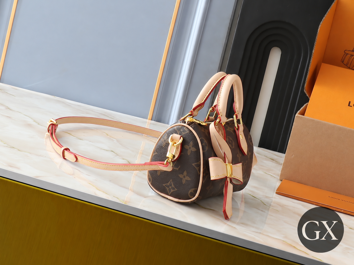 Louis Vuitton Nano Speedy Monogram - מבט צד