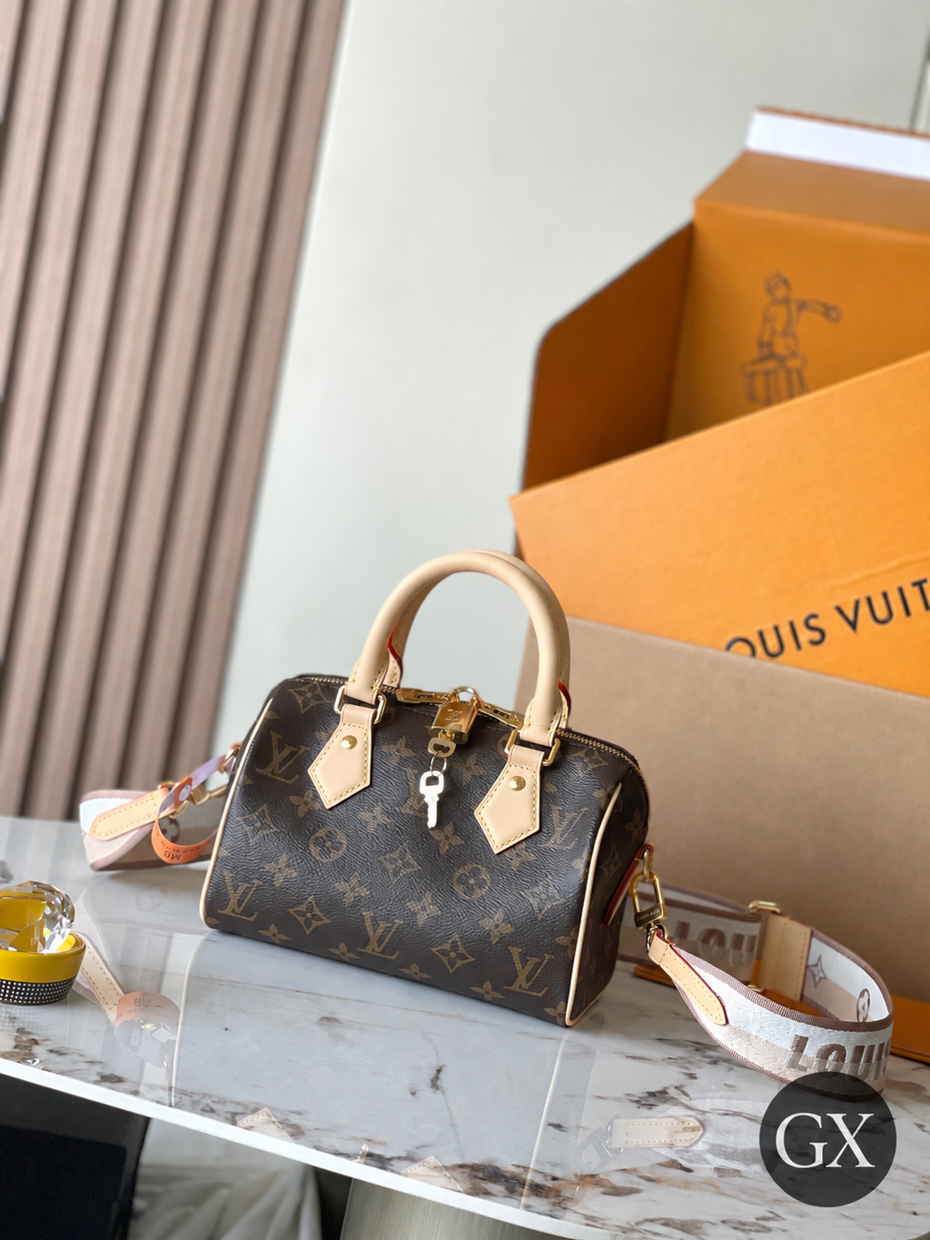 תיק Louis Vuitton Speedy Bandoulière 20 Monogram – צילום אווירה