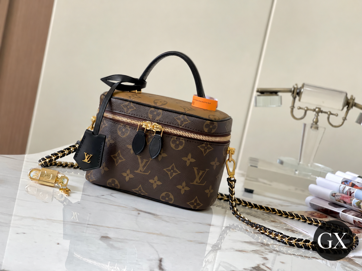 Louis Vuitton Vanity PM Monogram Reverse - צילום אווירה