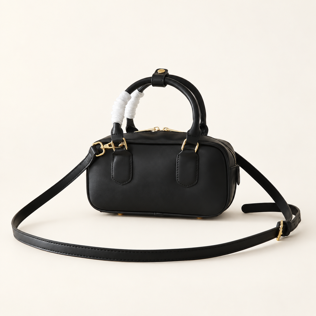 Miu Miu Arcadie Zipped Tote שחור – מבט אחורי על רקע סטודיו