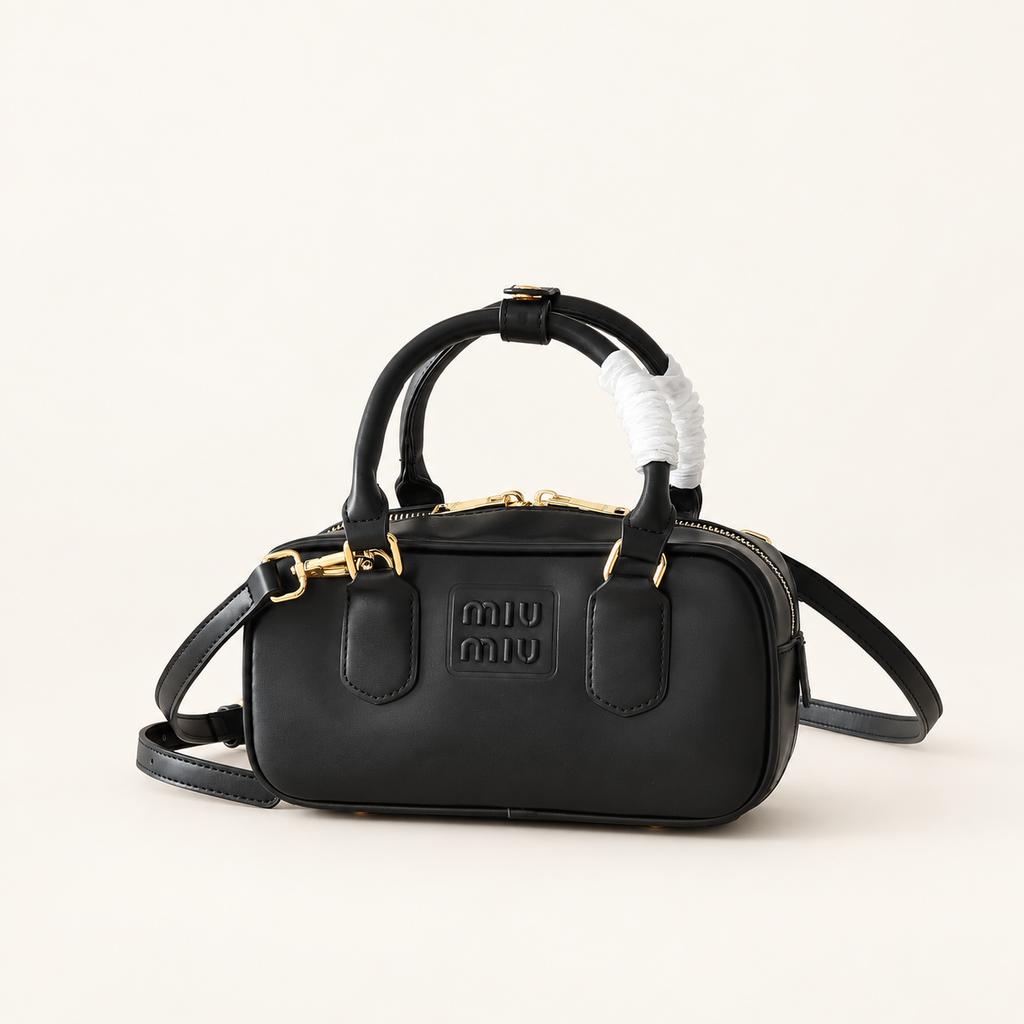 Miu Miu Arcadie Zipped Tote שחור – מבט קדמי על רקע סטודיו