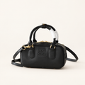 Miu Miu Arcadie Zipped Tote שחור – מבט קדמי על רקע סטודיו