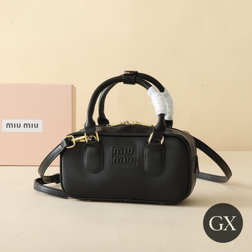 Miu Miu Arcadie Zipped Tote שחור – תמונת אווירה GX