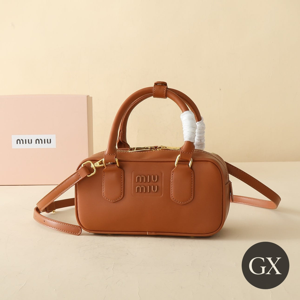 Miu Miu Arcadie Zipped Tote קאמל – תמונת אווירה GX
