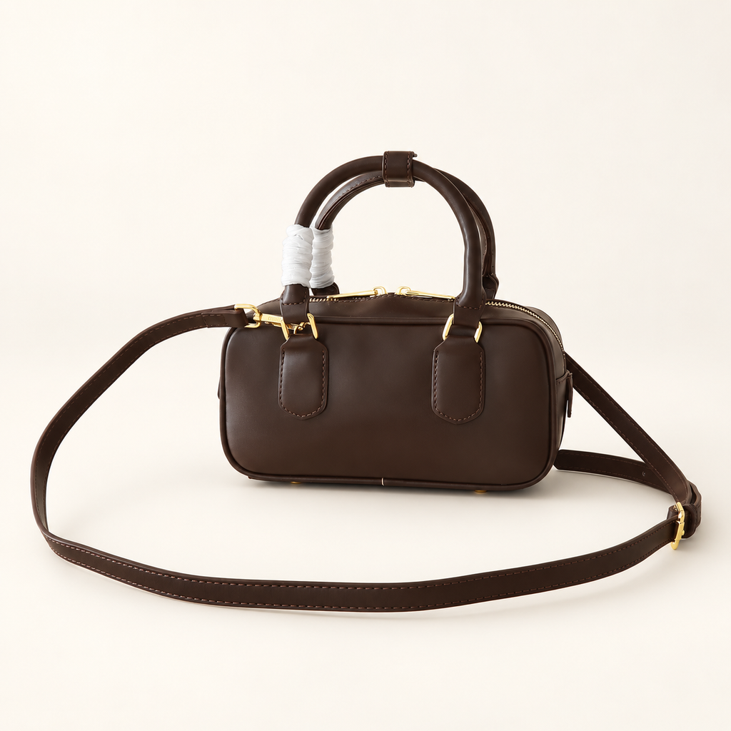 Miu Miu Arcadie Zipped Tote חום כהה – מבט אחורי על רקע סטודיו