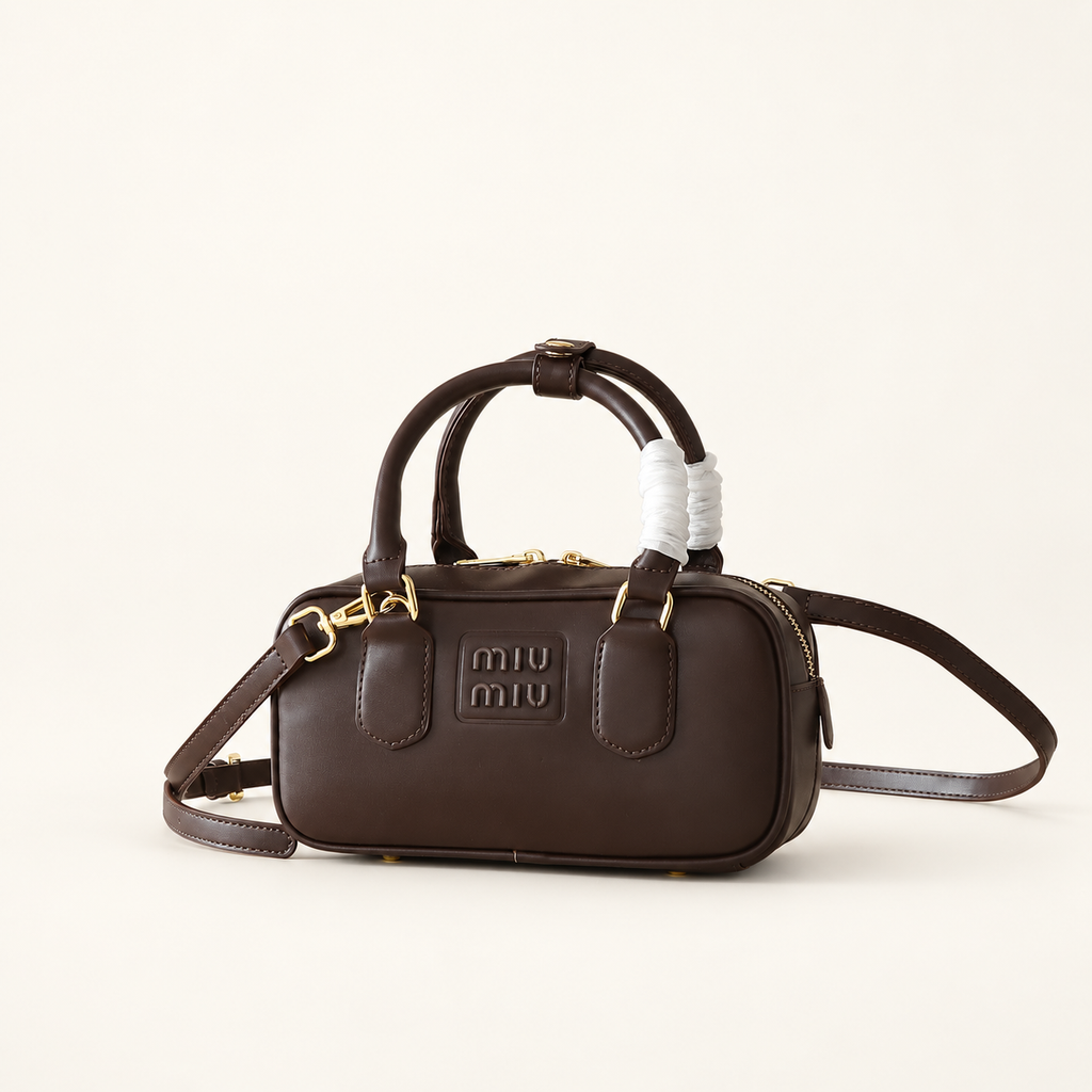 Miu Miu Arcadie Zipped Tote חום כהה – מבט קדמי על רקע סטודיו