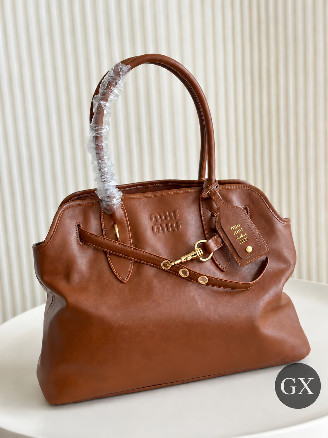 תיק Miu Miu Aventure Logo-Tag Tote בגוון קאמל עם לוגו GX