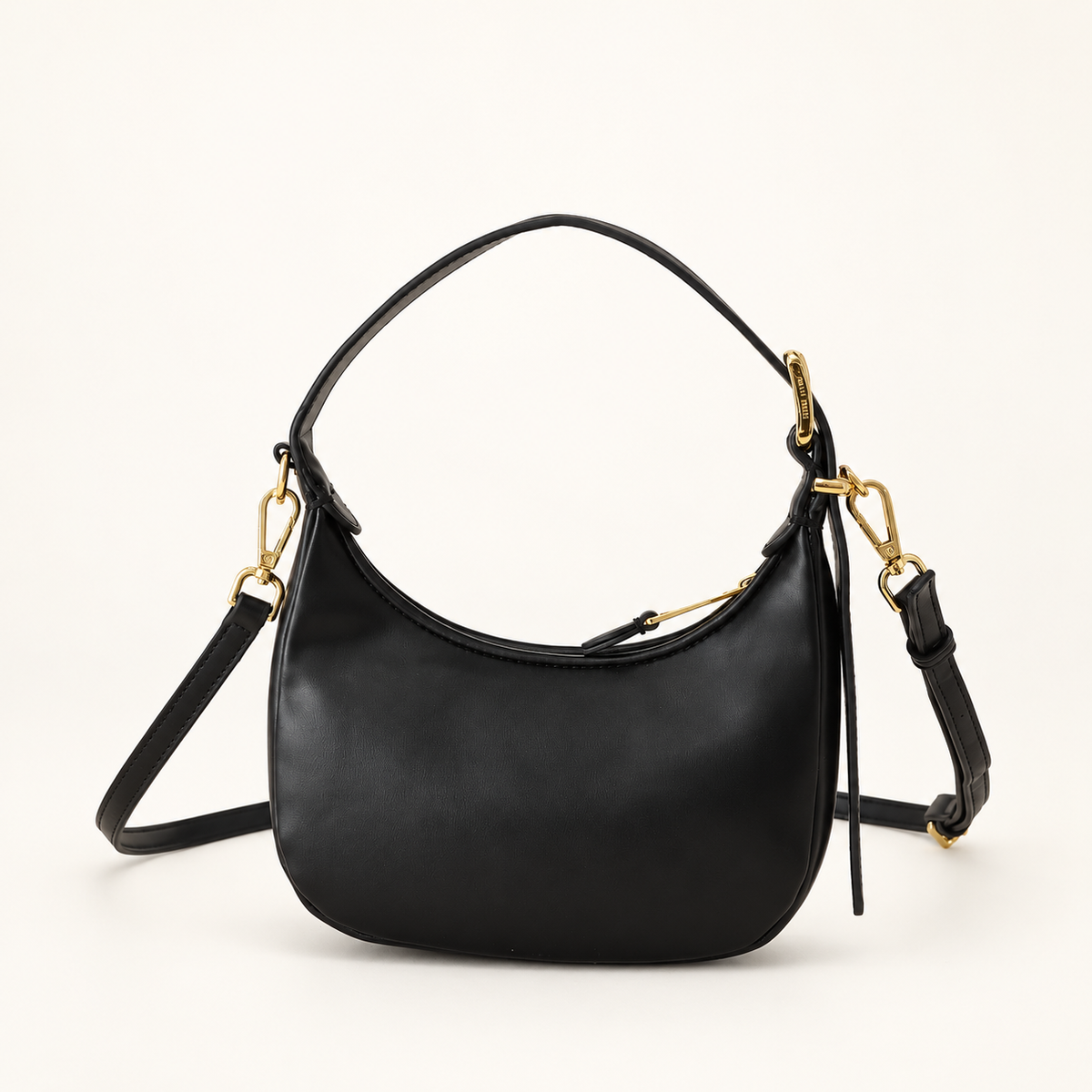 Miu Miu Logo Hobo Bag שחור – מבט אחורי