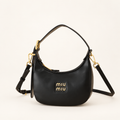 Miu Miu Logo Hobo Bag שחור – מבט קדמי