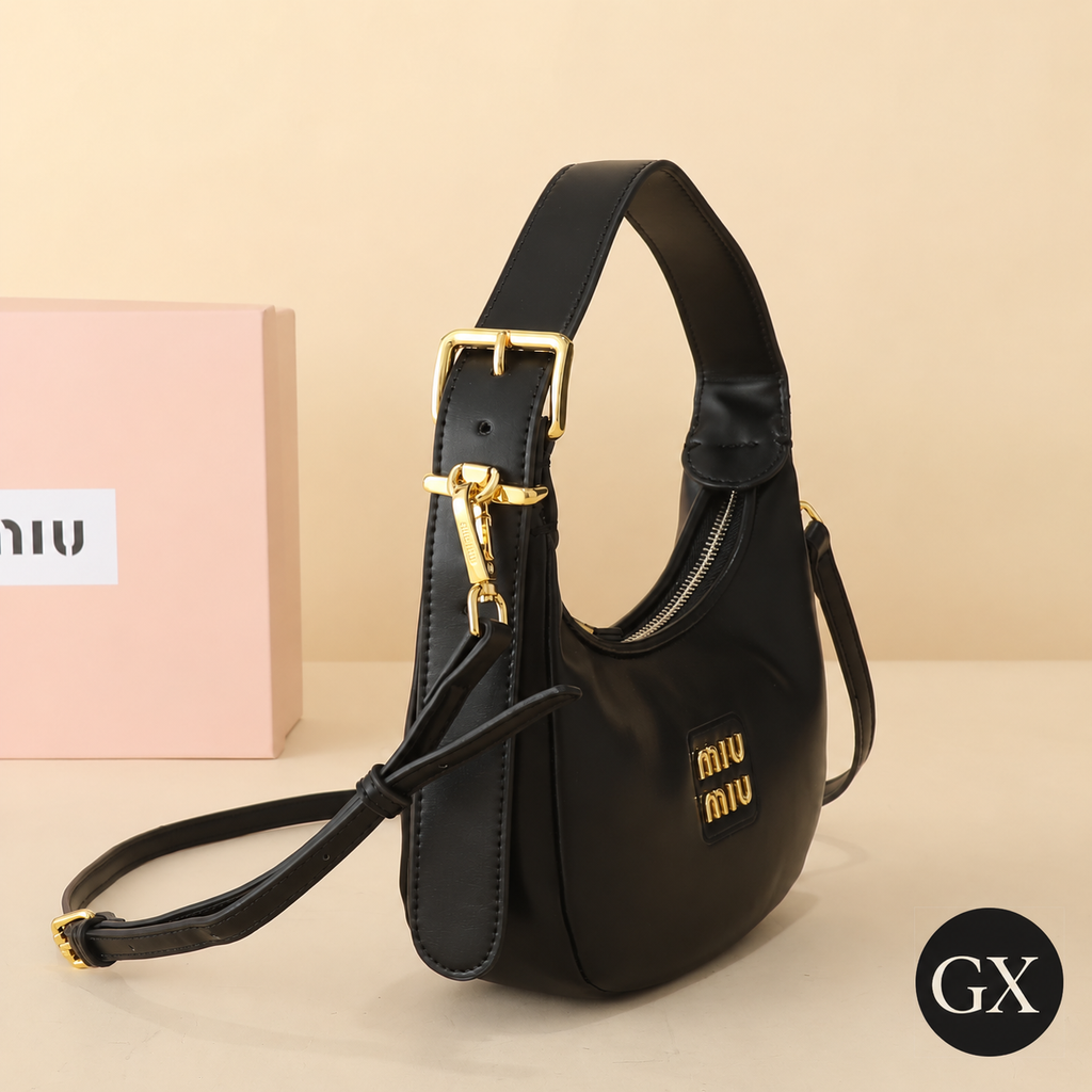 Miu Miu Logo Hobo Bag שחור – צילום צד מקורי עם GX