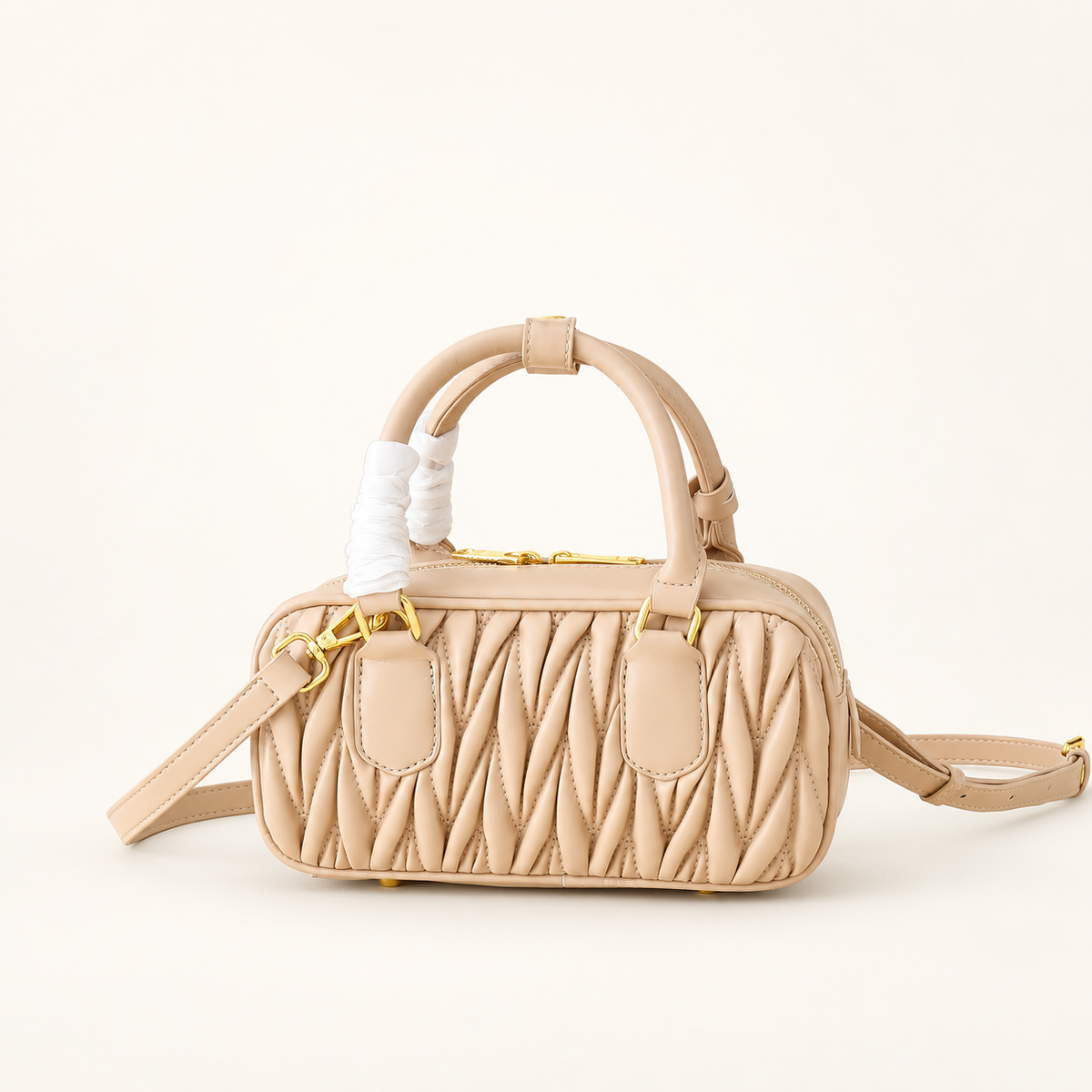 תיק Miu Miu Matelassé Zipped בז׳ – מבט אחורי
