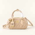 תיק Miu Miu Matelassé Zipped בז׳ – מבט קדמי