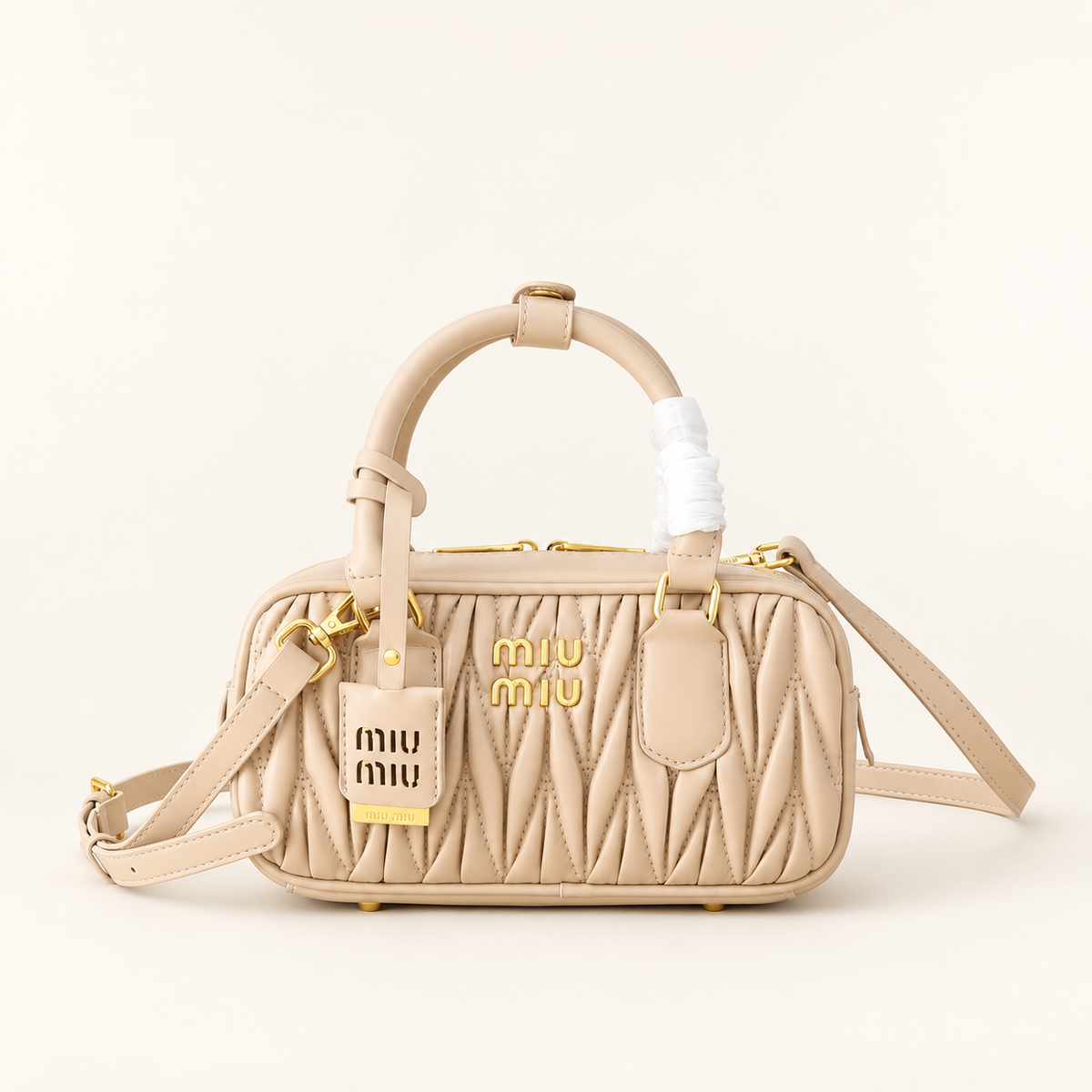 תיק Miu Miu Matelassé Zipped בז׳ – מבט קדמי