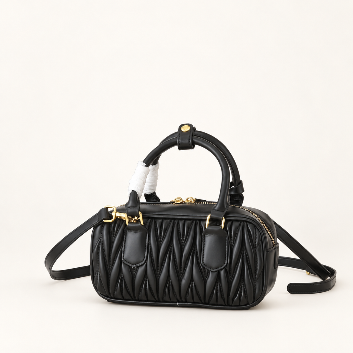 תיק Miu Miu Matelassé Zipped שחור – מבט אחורי