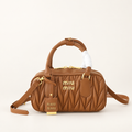 תיק Miu Miu Matelassé Zipped חום – מבט קדמי