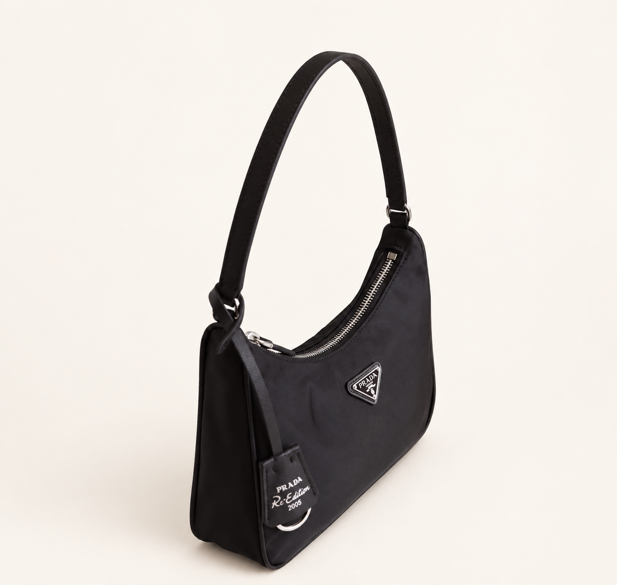 תיק Prada Re-Edition 2005 Mini שחור – מבט צד