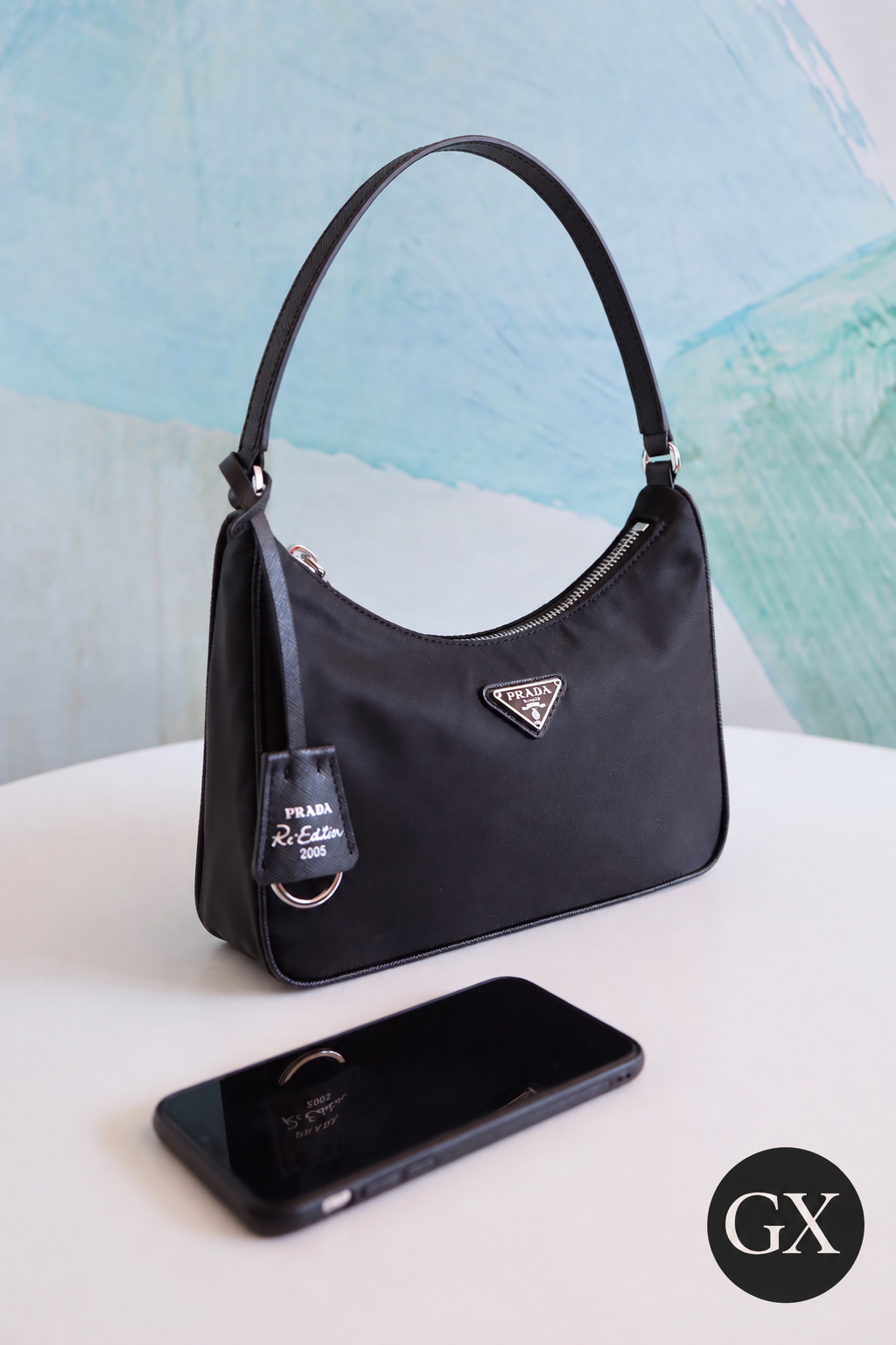 תיק Prada Re-Edition 2005 Mini שחור – תמונת אווירה