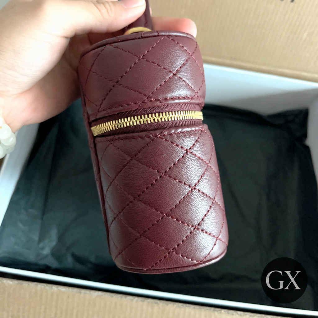 Saint Laurent Gaby Vanity בורדו – מבט צד